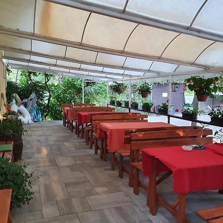 Eldoradó Fogadó és Kemping Vonyarcvashegy Esterno foto