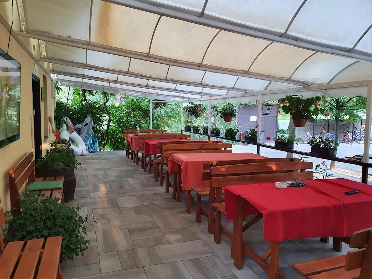Eldoradó Fogadó és Kemping Vonyarcvashegy Esterno foto