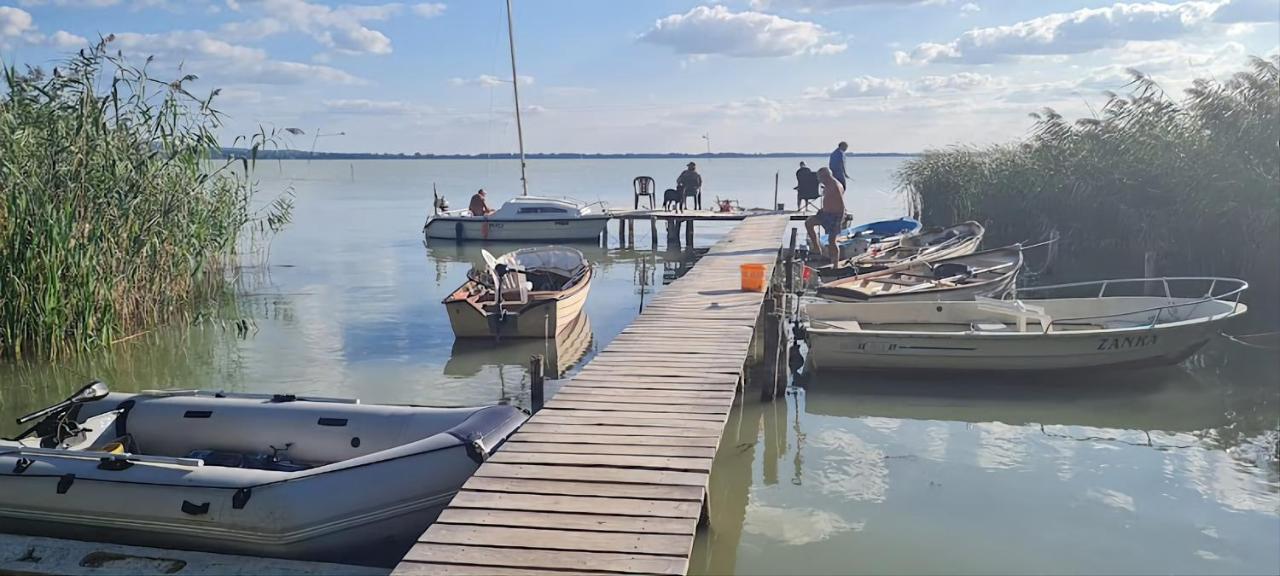 Eldoradó Fogadó és Kemping Vonyarcvashegy Esterno foto