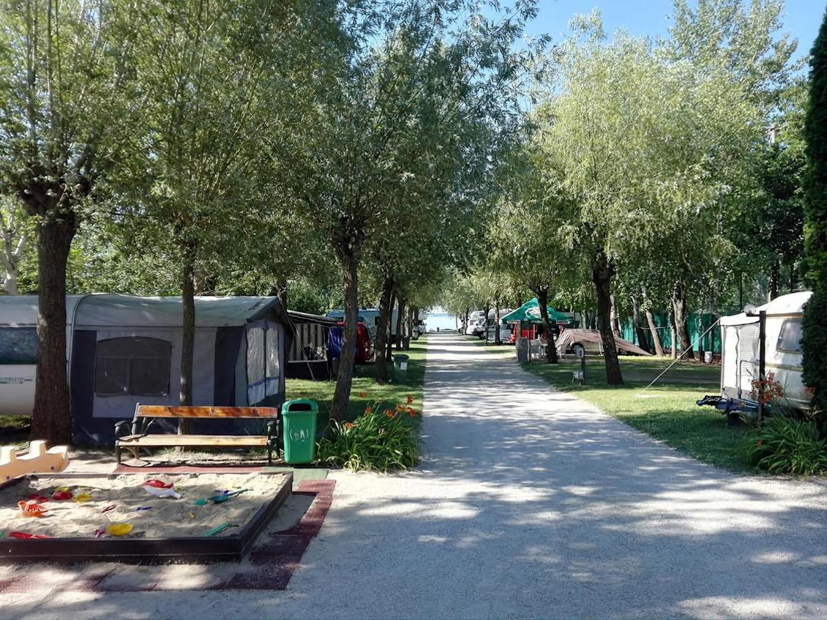 Eldoradó Fogadó és Kemping Vonyarcvashegy Esterno foto