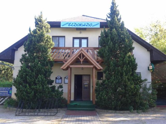 Eldoradó Fogadó és Kemping Vonyarcvashegy Esterno foto